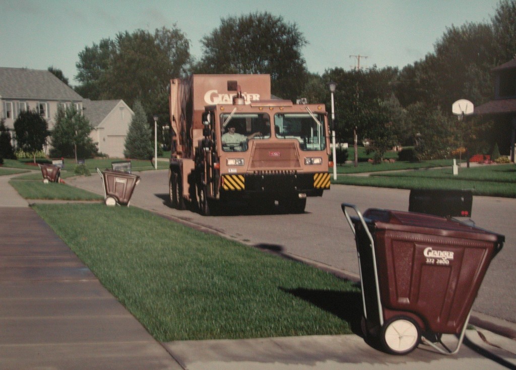 City of Lansing to begin curbside collection of yard waste