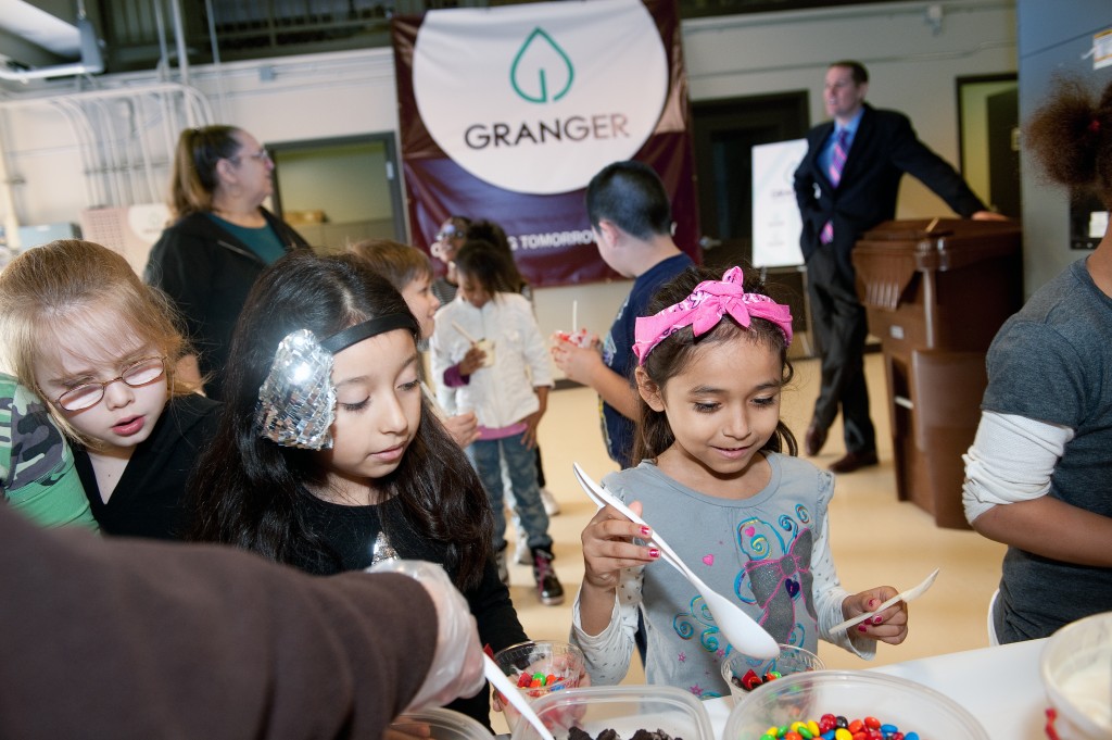 kids making sundaes